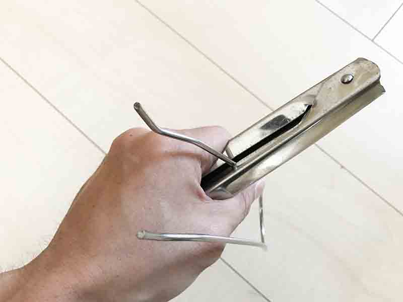 100均一 セリアの ハンガーロープ と トングホルダー はオススメ キャンプかも